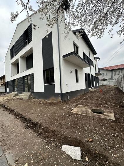 Duplex cu 4 camere cu Teren 120 Mp în Vest