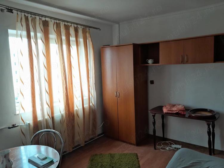 Garsonieră decomandată în 6 Vânători