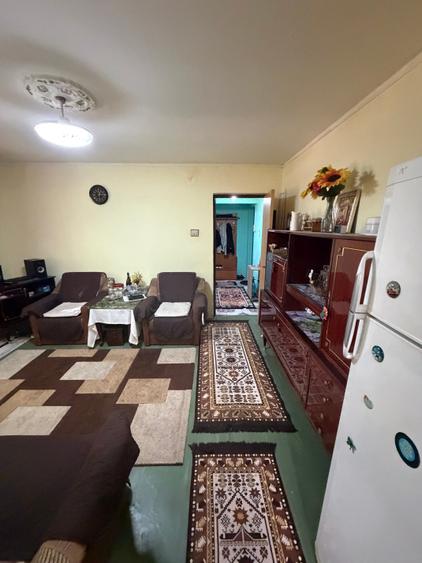 Apartament cu 3 camere semidecomandat în Brâncoveanu