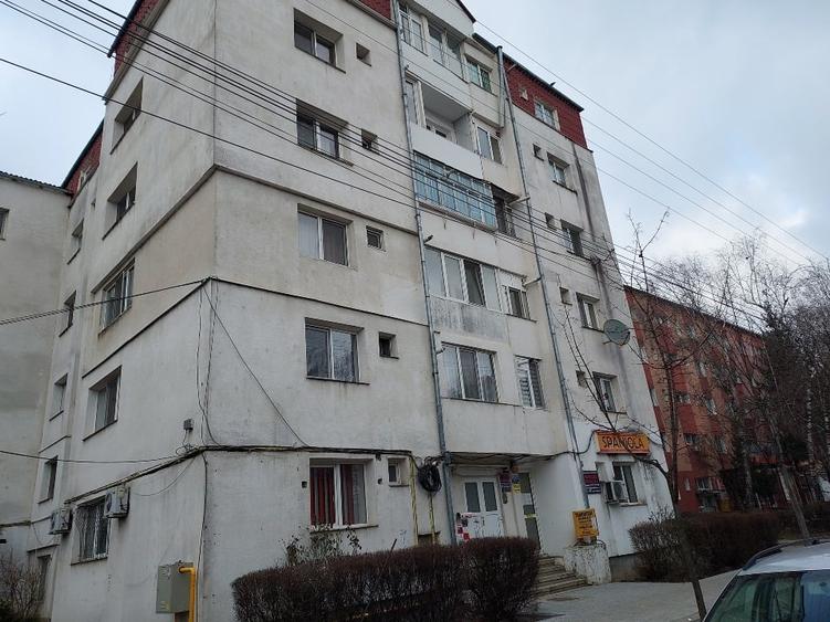 Apartament cu 2 camere decomandat, mobilat în Decebal