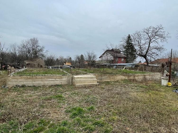 Teren de 1700 mp, în Ogrăzile