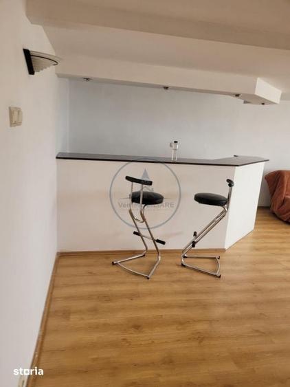 Apartament cu 4 camere, mobilat în Calea Moldovei