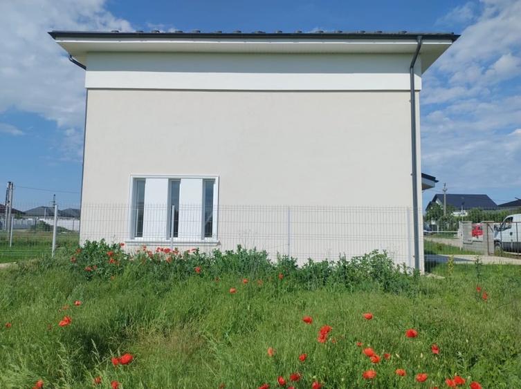 Casă individuală cu 4 camere cu Garaj în Samurcași