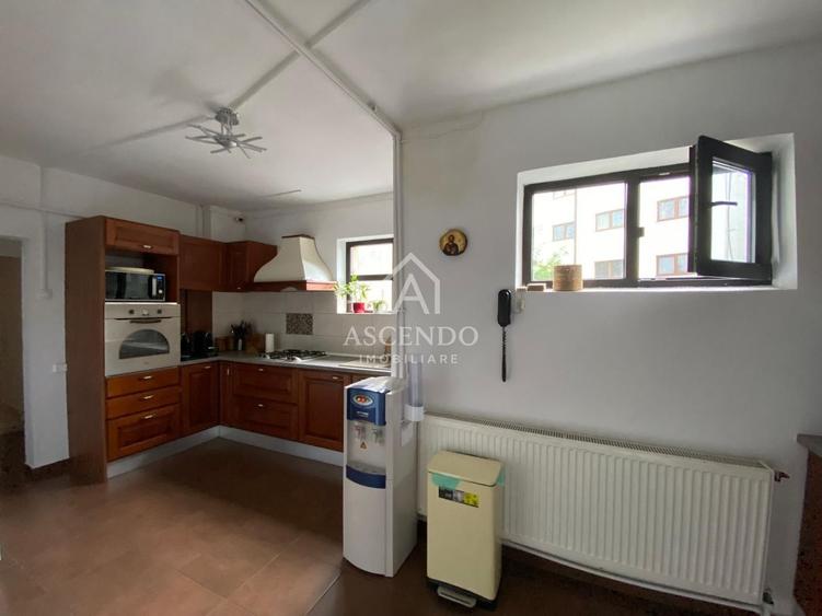 Apartament cu 6 camere decomandat, mobilat în Arcul de Triumf