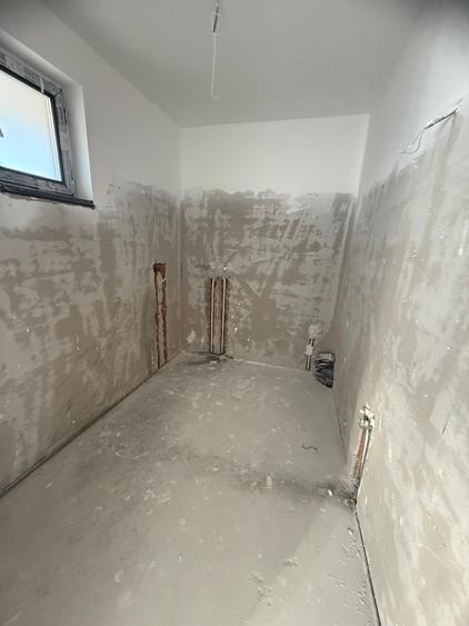 Apartament cu 5 camere decomandat în Bragadiru