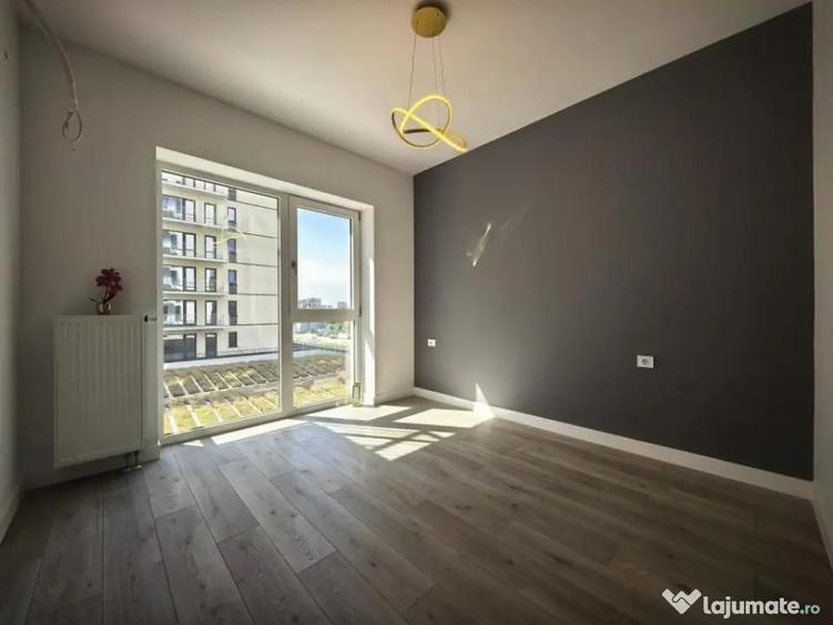 Apartament cu 3 camere semidecomandat în Baza 3