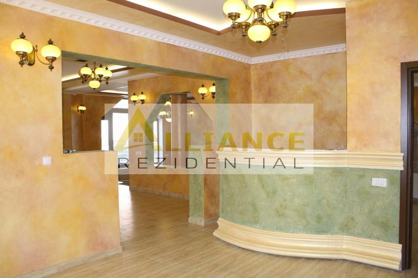 Casă individuală cu 22 camere cu Canalizare în Central