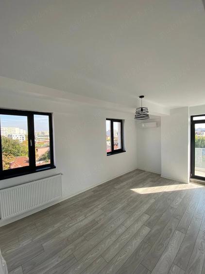 Apartament cu 3 camere semidecomandat în Iancului