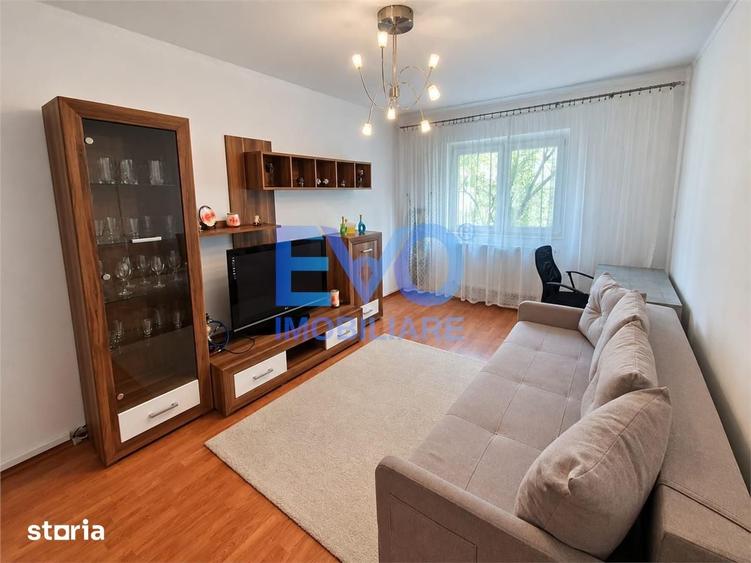 Apartament cu 3 camere decomandat în Nicolina
