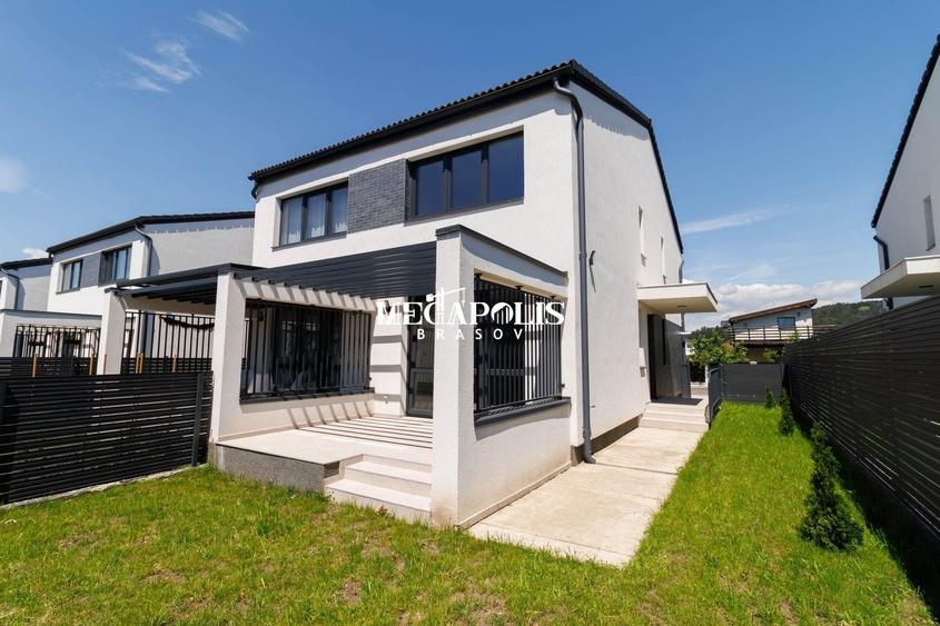 Duplex cu 3 camere cu Teren 193.30000305176 Mp în Sânpetru