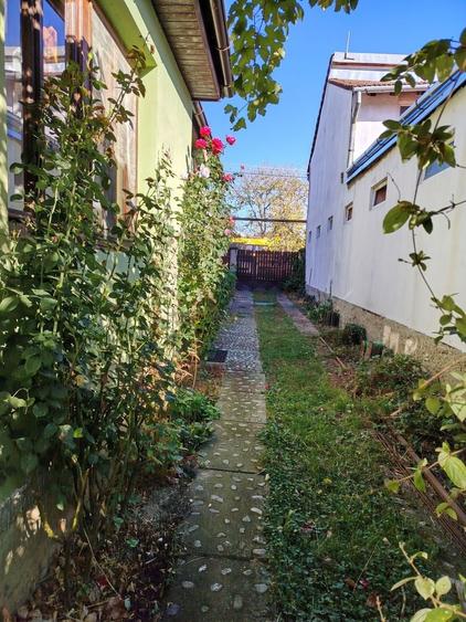 Casă individuală cu 4 camere cu Canalizare în Sud-Est
