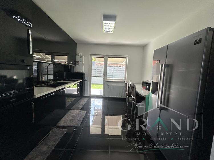 Duplex cu 4 camere cu Canalizare în Florești