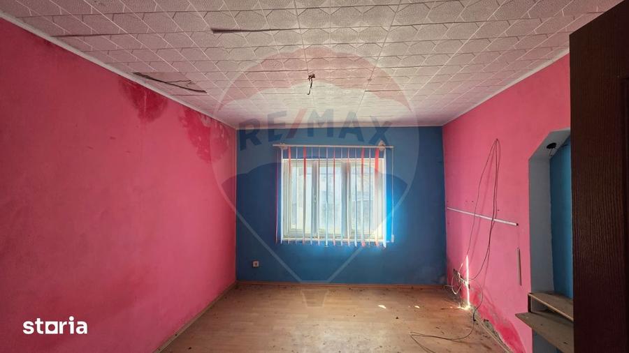 Casă cu 3 camere cu Teren 477 Mp în Central