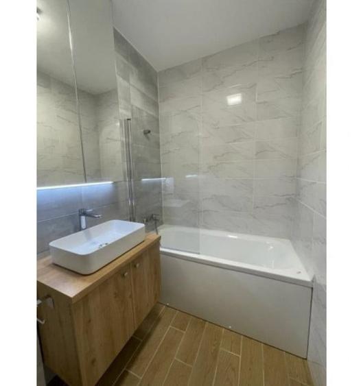 Apartament cu 3 camere nedecomandat în Mihai Bravu