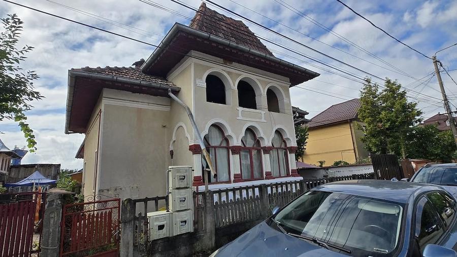 Casă cu 2 camere cu Teren 128 Mp în Central