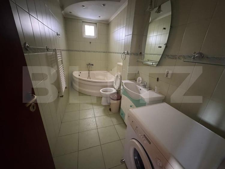 Apartament cu 3 camere semidecomandat, mobilat în Ultracentral