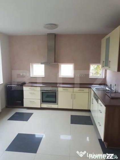Casă cu 5 camere cu Teren 750 Mp în Moșnița Nouă