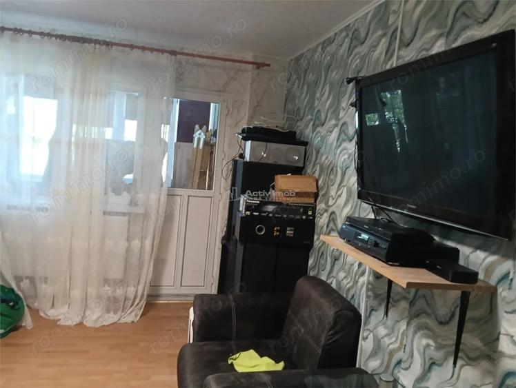Apartament cu 3 camere decomandat în Rahova
