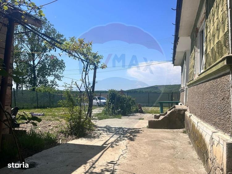 Casă cu 4 camere cu Teren 1071 Mp în Dumbrăvești