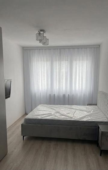 Apartament cu 3 camere decomandat, mobilat în Drumul Taberei