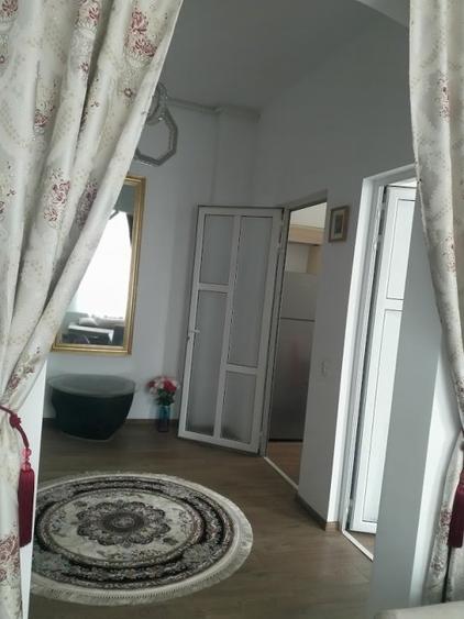 Apartament cu 3 camere semidecomandat, mobilat în Ultracentral