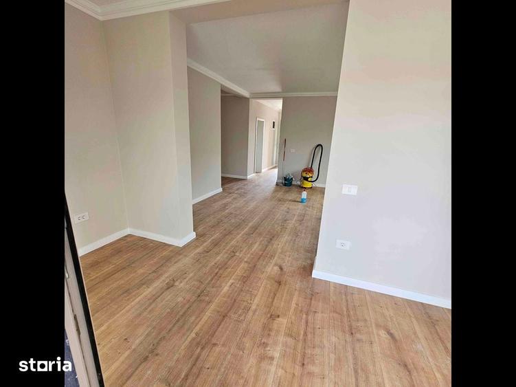 Casă cu 4 camere cu Teren 400 Mp în Central