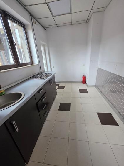 Apartament cu 4 camere semidecomandat în Magheru