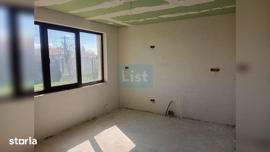 Casă cu 7 camere cu Teren 1004 Mp în Braniștea