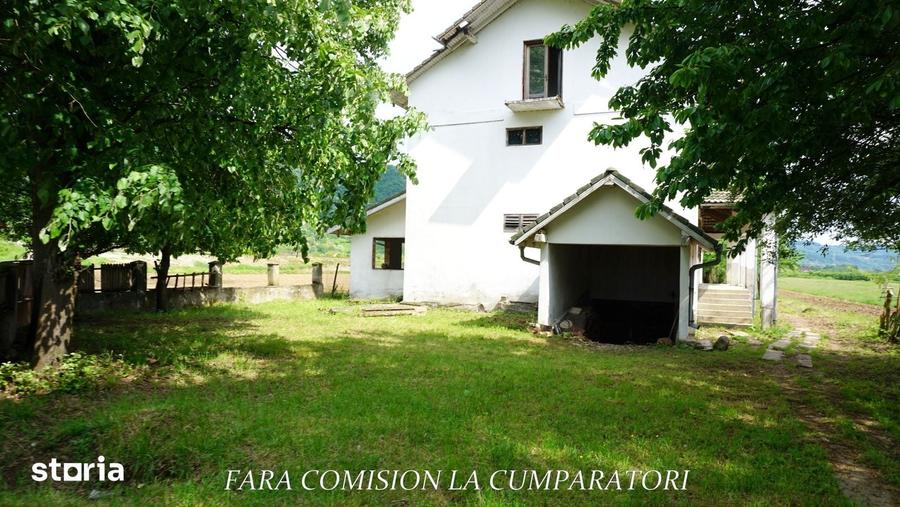 Casă cu 10 camere cu Teren 4324 Mp în Central