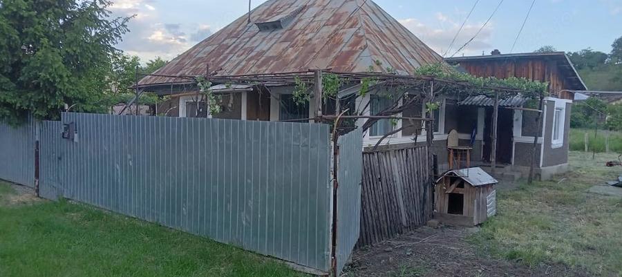 Casă cu 3 camere cu Teren 1600 Mp în Gara Veche