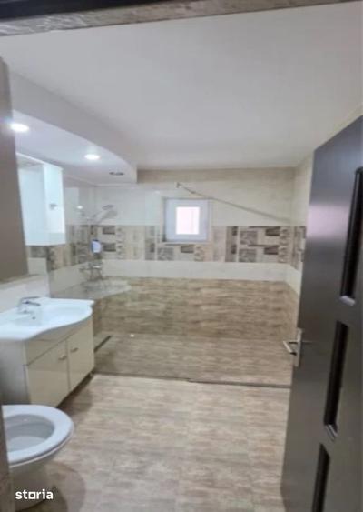 Apartament cu 2 camere decomandat în E3