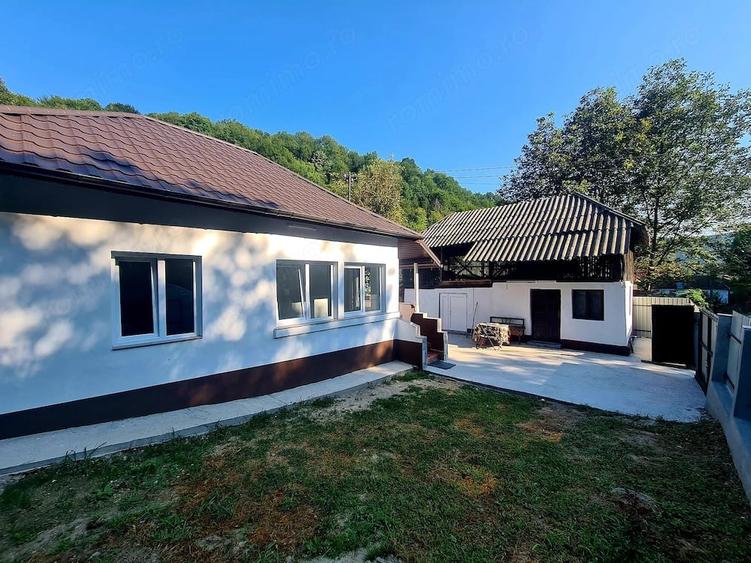 Casă cu 3 camere cu Teren 1800 Mp în Gătejești
