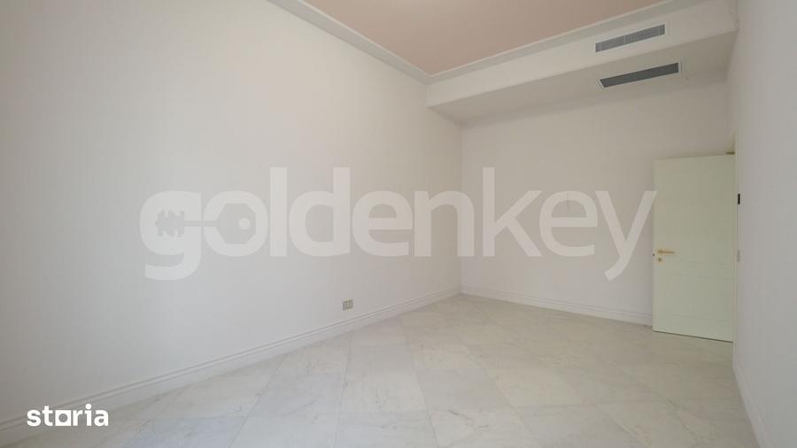 Casă cu 7 camere cu Teren 550 Mp în Central