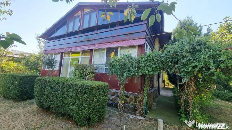 Casă cu 5 camere cu Teren 1000 Mp în Sud