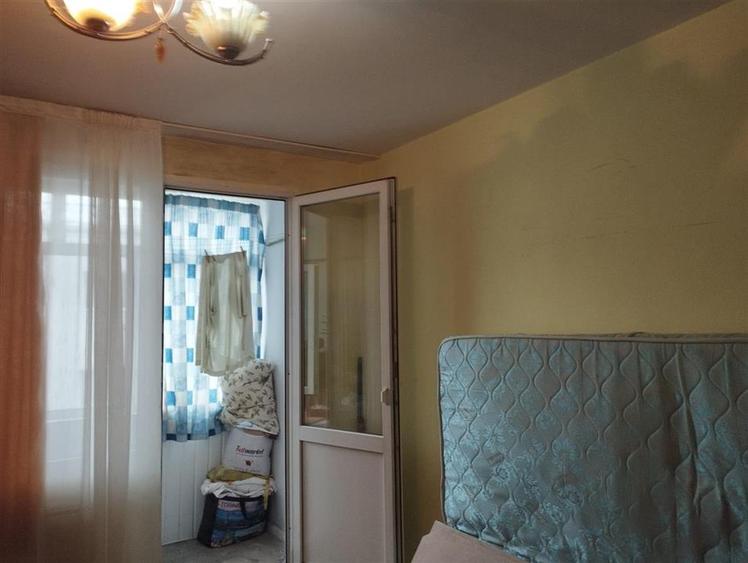 Apartament cu 3 camere semidecomandat în 9 Mai