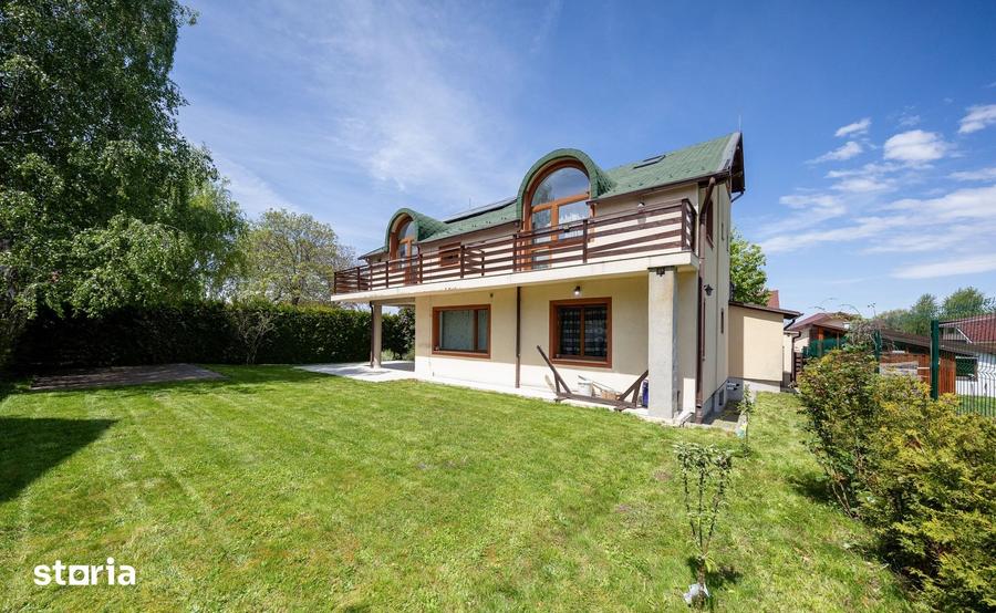 Casă cu 10 camere cu Teren 630 Mp în Bunloc