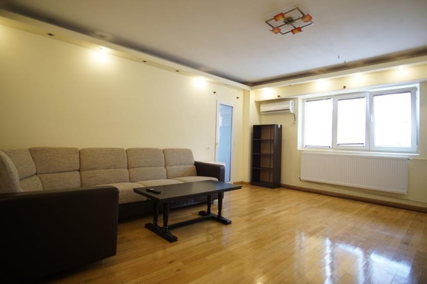 Apartament cu 3 camere decomandat, mobilat în Nerva Traian