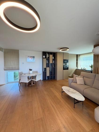 Apartament cu 3 camere semidecomandat, mobilat în Gruia