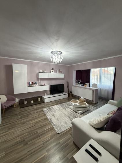 Apartament cu 3 camere decomandat în Soarelui