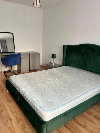 Apartament cu 3 camere decomandat, mobilat în Florești