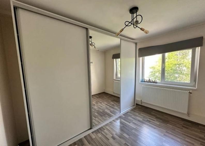 Apartament cu 3 camere decomandat în Nicolina