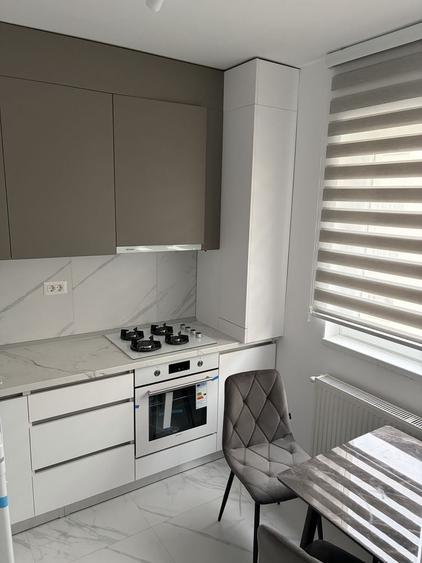 Garsonieră decomandată în Roșu