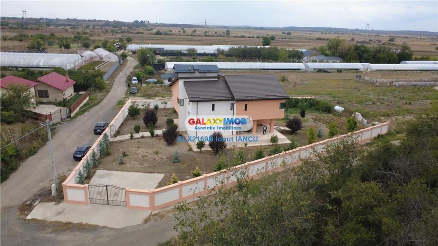 Casă cu 5 camere cu Teren 1300 Mp în Sud