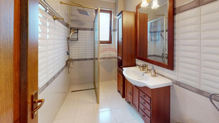 Casă individuală cu 5 camere cu Teren 1132 Mp în Cisnădioara