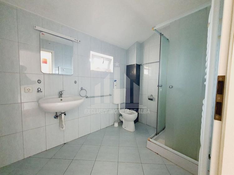 Casă individuală cu 4 camere cu Canalizare în Cetate