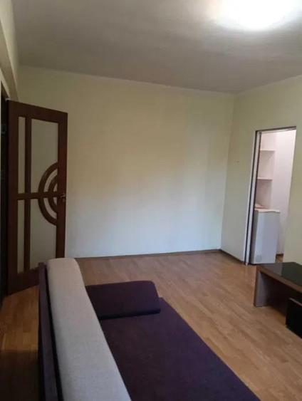 Apartament cu 2 camere semidecomandat, mobilat în Piața Unirii