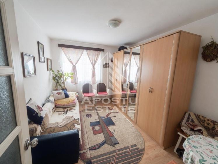Apartament cu 4 camere decomandat în Giarmata