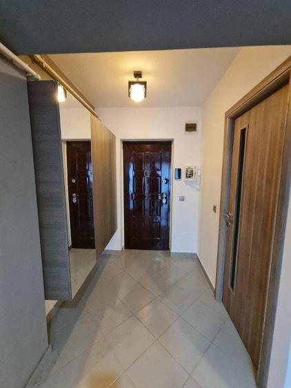 Apartament cu 4 camere semidecomandat, mobilat în Florești