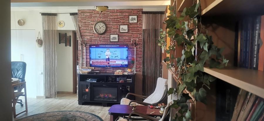 Apartament cu 3 camere semidecomandat în Central