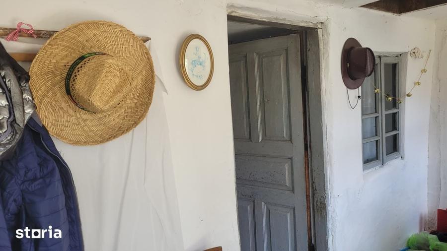 Casă cu 3 camere cu Teren 1900 Mp în Fârtățești